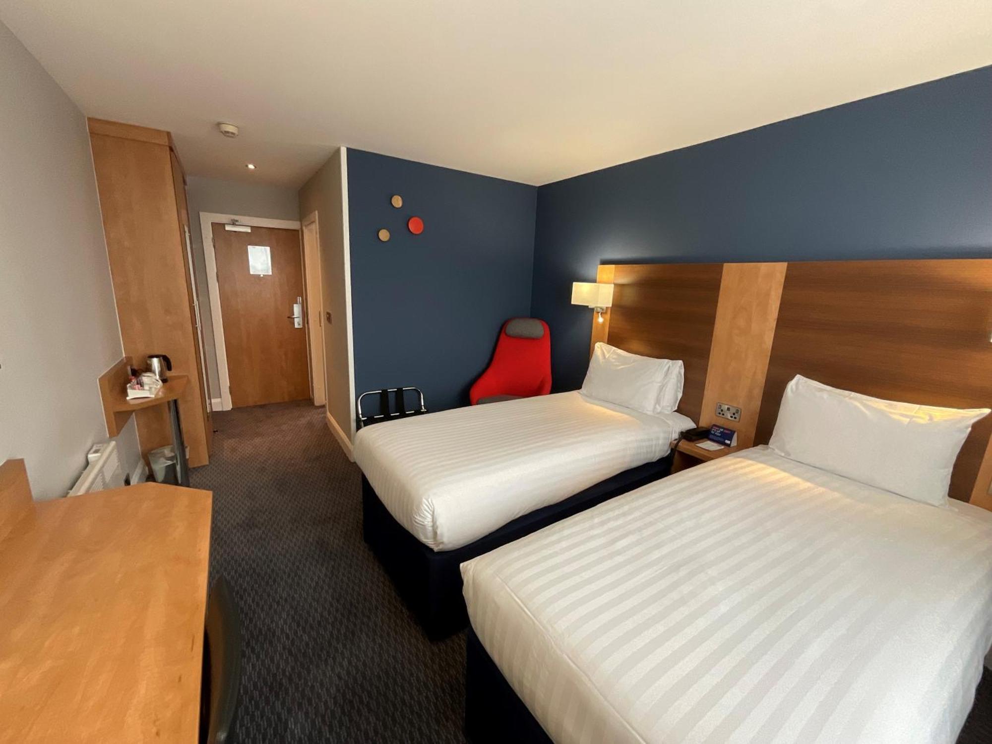 Holiday Inn Express Nuneaton By Ihg Екстериор снимка
