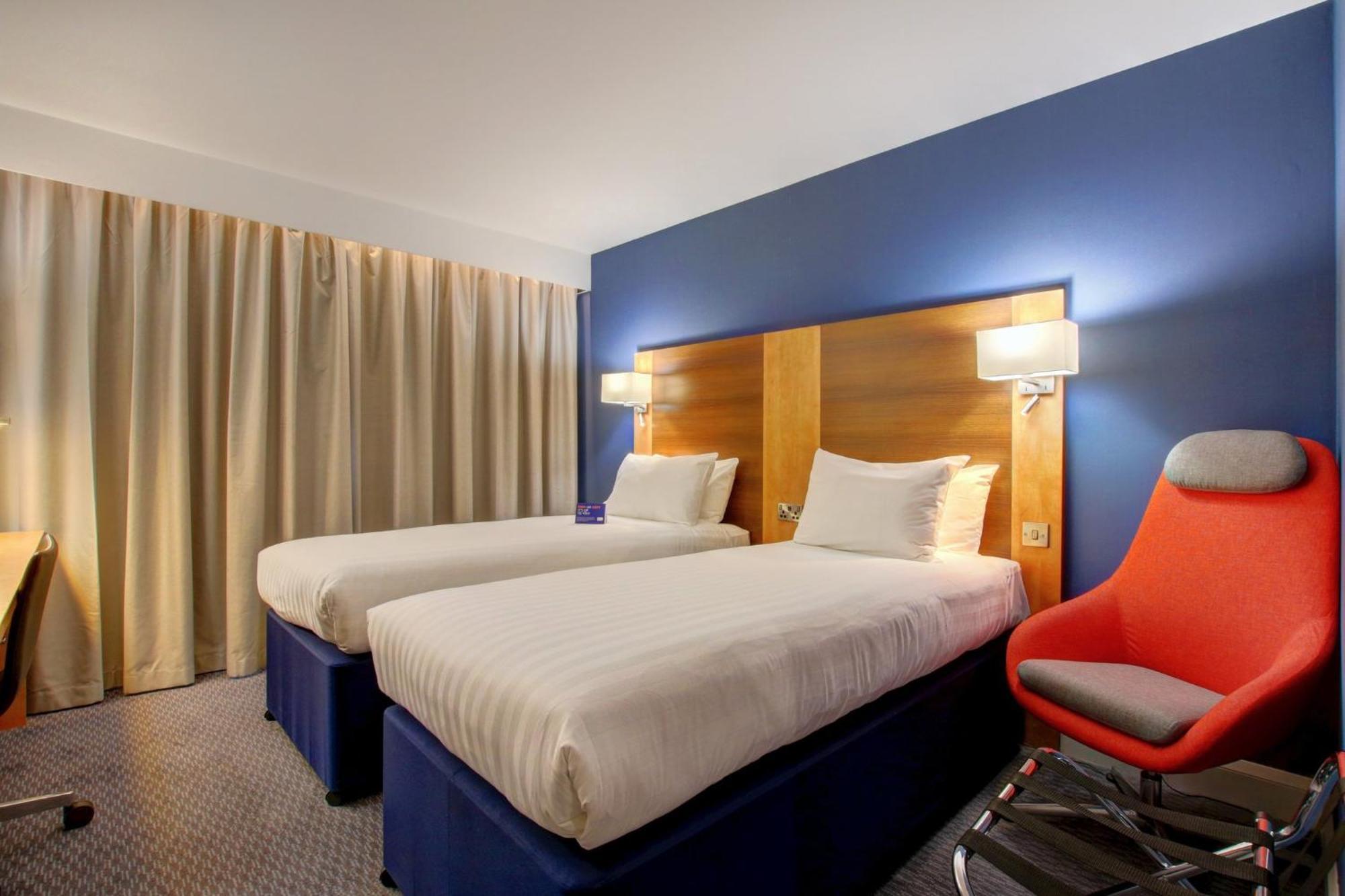 Holiday Inn Express Nuneaton By Ihg Екстериор снимка
