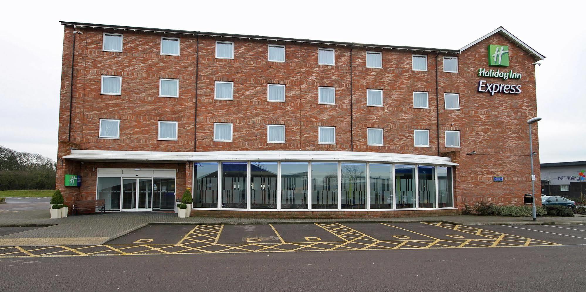 Holiday Inn Express Nuneaton By Ihg Екстериор снимка